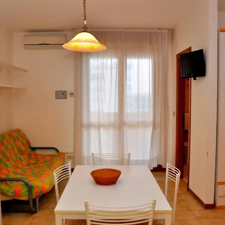 Relaxing With Side Sea View Апартаменти *