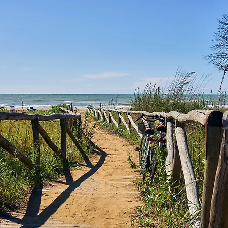 Relaxing With Side Sea View Апартаменти Бібіоне